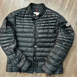 🎯SOLD🎯 MONCLER Kavir” Size 5 Black Puffer Jacket “23” Armpit to Armpit)